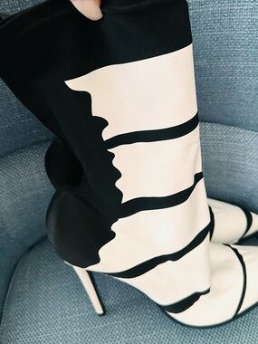 Vero Cuoio Black and White Wave-Stripe Stiletto Knee Boots
